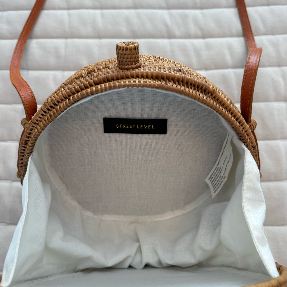 Street Level Brown and White Woven Crossbody *New ✨ - Picture 3 of 8